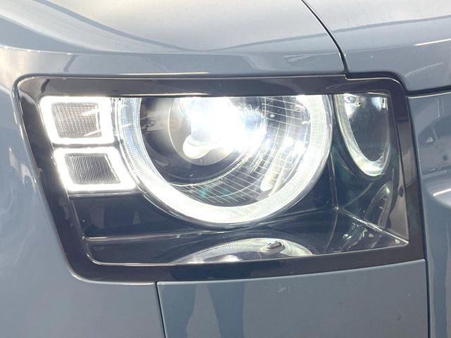●LEDヘッドライト：夜間走行時も良好な視界を確保し安心して運転できる高輝度LEDヘッドライトを装備！点灯速度が早く、消費電力も抑えられています。