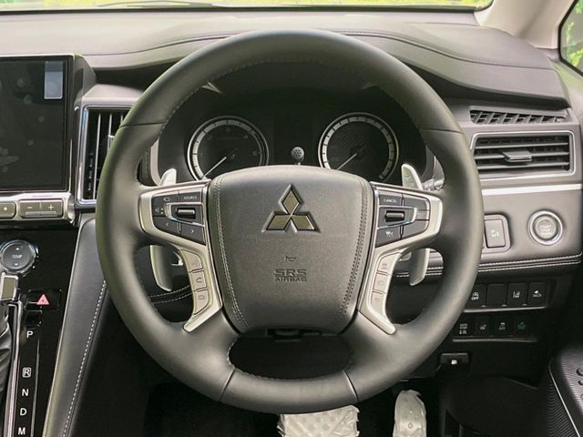 【ステアリングスイッチ】運転中、前方から目線をそらすことなく、オーディオ等の操作が可能な便利機能！安心＆快適なドライブを演出してくれます♪