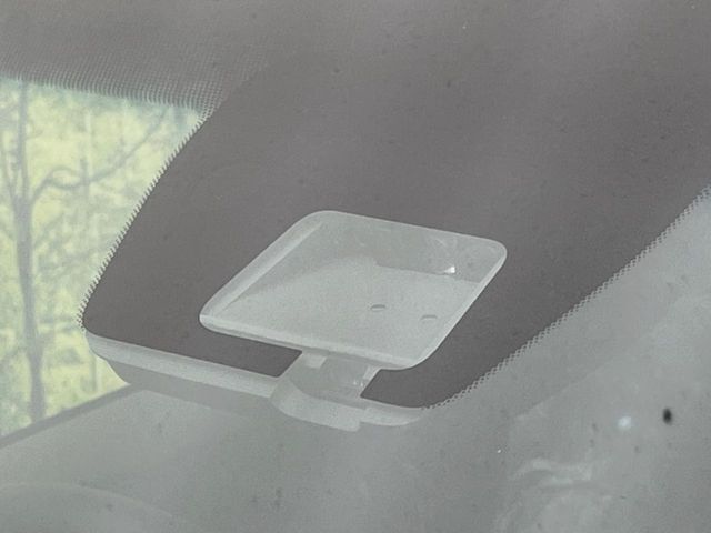【レーダークルーズコントロール】高速道路での長距離走行が楽に！！自動で速度を保つクルーズコントロールが、衝突軽減システムと連携し、前方の車両を感知して車間を保つように速度調節してくれます！！
