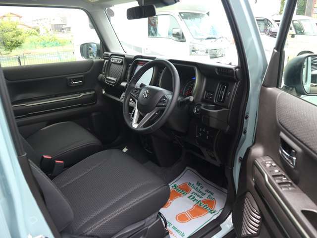 ●車が安いと思ってお店に行くと諸費用が50万円もした！という経験はありませんか？当社は支払い総額を推奨していますので、これ以上の費用は一切かかりません。（陸送費用は別途）