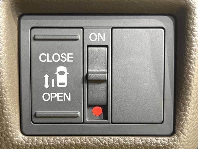 【パワースライドドア】スマートキーや運転席のスイッチでスライドドアの開閉が可能♪電動だから力を入れてドアを開ける必要が無く、小さいお子様でも、重い荷物を持っている時もラクに開け閉めできます♪