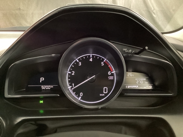 ”ドライバーを中心に一つ一つ丹念に磨き、力強さと上質さが融合した上質なデザインを採用しました！シンプルながらも落ち着いたメーターパネルは大人な雰囲気を演出します。”