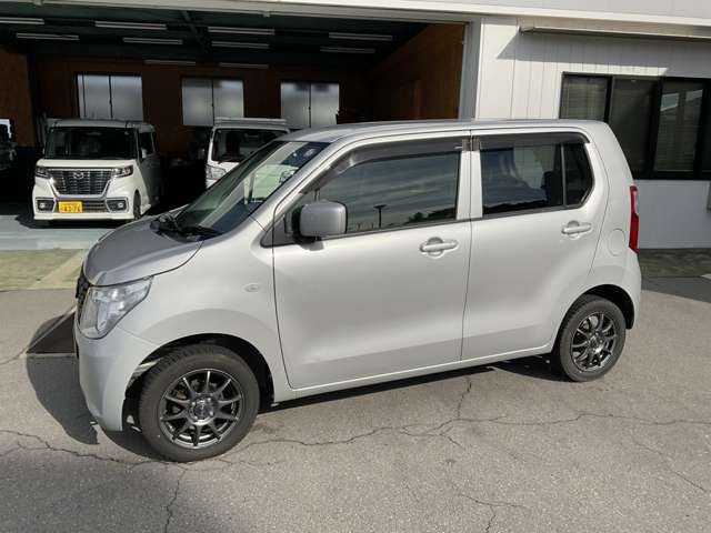 屋外展示場には常時20台展示中！良質なものを安くご提供いたします。まずはご来店ください。