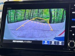 【バックカメラ】駐車時に後方がリアルタイム映像で確認できます。大型商業施設や立体駐車場での駐車時や、夜間のバック時に大活躍！運転スキルに関わらず、今や必須となった装備のひとつです！