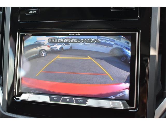 ［バックカメラ］駐車が苦手な方でも安心！ステアリング連動のガイドライン付き