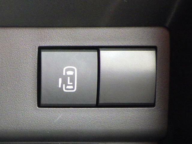 運転席からの操作できる電動スライドドアは非常に便利です。