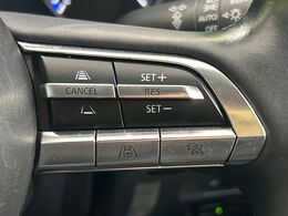 【マツダ・レーダークルーズコントロール】高速道路での長距離走行が楽に！自動で速度を保つクルーズコントロールが、衝突軽減システムと連携し、前方の車両を感知して車間を保つように速度調節してくれます！！