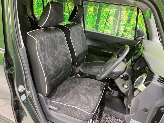 運転席シート廻りは使用感も少なく、良好な状態となっています。丁寧に使われていたことがよくわかりますね。