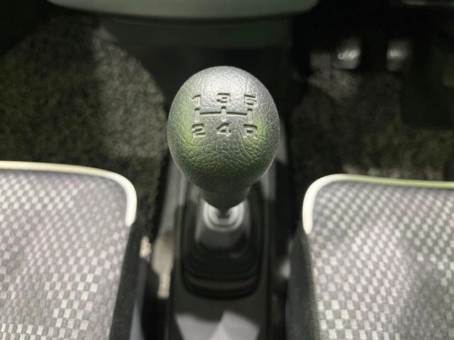 【フロア5速MT】5速MT！！スポーティーな走行をお楽しみいただけます♪