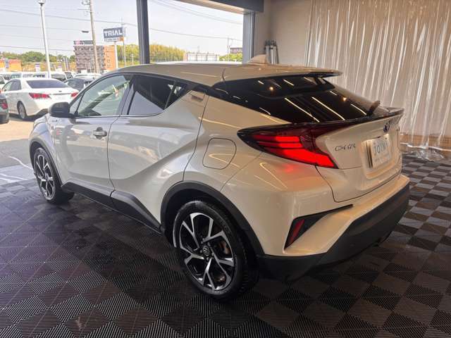 サイズがちょうどいいコンパクトSUV「C-HR」が入荷しました♪