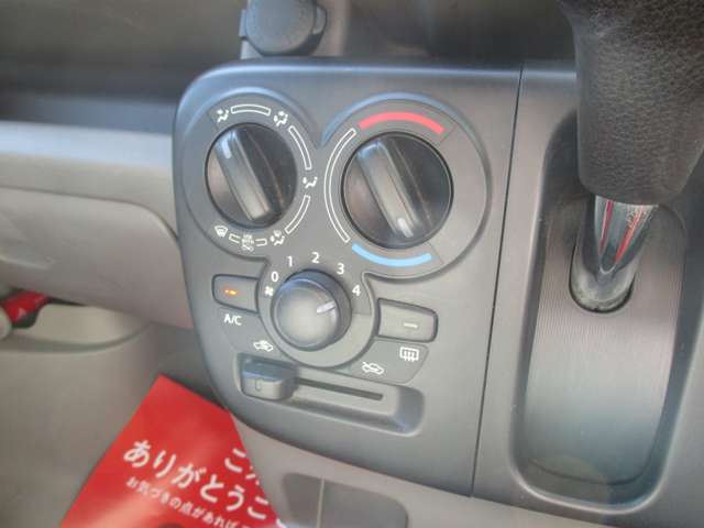 当社営業スタッフから納車の際に車両の使用方法、動作などについて説明させて頂きます！整備スタッフからも車両の整備内容について説明させて頂きます！
