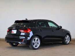 Audi A1 Sportback 25 TFSI S line/LEDヘッドライト/アルミホイール 5ダブルスポークスタイルパートリーポリッシュト 7.5J×17
