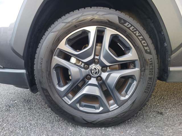 純正19インチアルミホイールです。