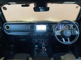 LIBERALAでは多種多様の車種をご用意させていただいております。お客様がご納得いくまで、そのお車の持つ特性を五感すべてで感じ取っていただける場をご提供します。