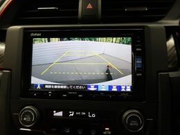 【バックカメラ】駐車時に後方がリアルタイム映像で確認できます。大型商業施設や立体駐車場での駐車時や、夜間のバック時に大活躍！運転スキルに関わらず、今や必須となった装備のひとつです！