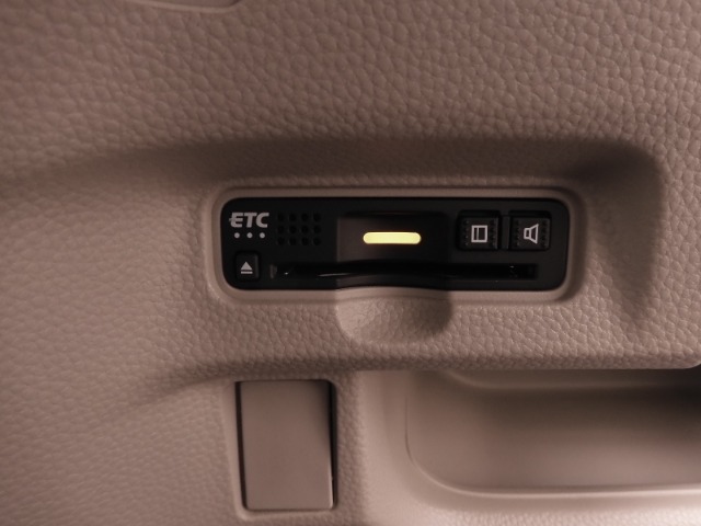 今や必需品の◆ETC車載器　装備車◆　有料道路を利用する際にスムースに通過でき、わずらわしい料金支払いから開放されます！