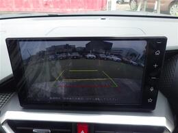 【バックモニター】後ろのカメラの映像をモニターに映し出すことができます！後方の見えない死角や、障害物との距離感をしっかり確認することができます！駐車が苦手な方におすすめです。