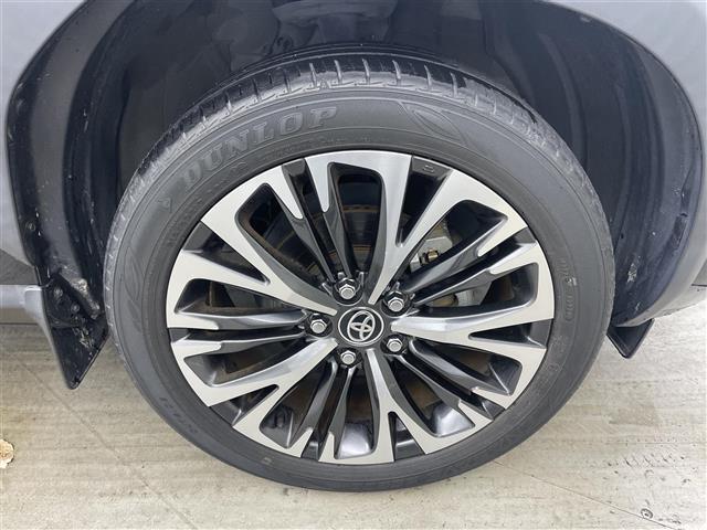 【純正18インチアルミホイール215/50/18】専用のアルミなので、お車のイメージにぴったり！！社外のアルミやスタッドレスタイヤも取り扱いございます！！ドレスアップもカスタマイズもお任せください！！