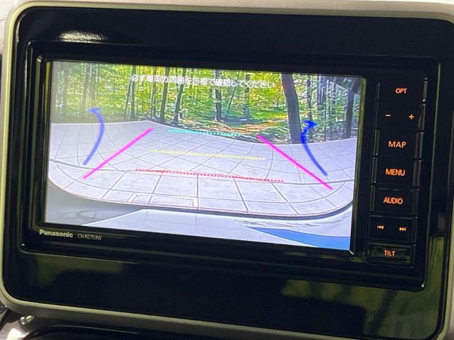 【バックカメラ】駐車時に後方がリアルタイム映像で確認できます。大型商業施設や立体駐車場での駐車時や、夜間のバック時に大活躍！運転スキルに関わらず、今や必須となった装備のひとつです！