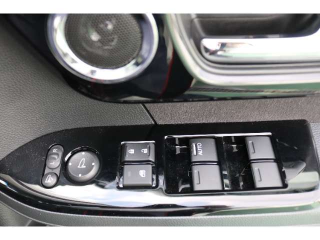 任意保険やクレジットあると便利なJAFの加入もお車のことならお任せください♪