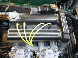 右側から見たLOTUS TWIN CAM BiG VALVEエンジンです。Ford製ケントベースの最終型で、ケータハムがロータスから正式に生産を引き継いだ初期に使われたエンジン。1973年から1977年までです。