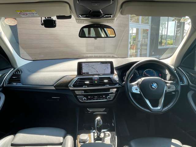 LIBERALAは、輸入車選びの新たなスタイルを提案するインポート・セレクト・ブランドです。オーナー様となる方がクルマから直接感じる感性を第一にした、最良の一台との出会いをコーディネートいたします。