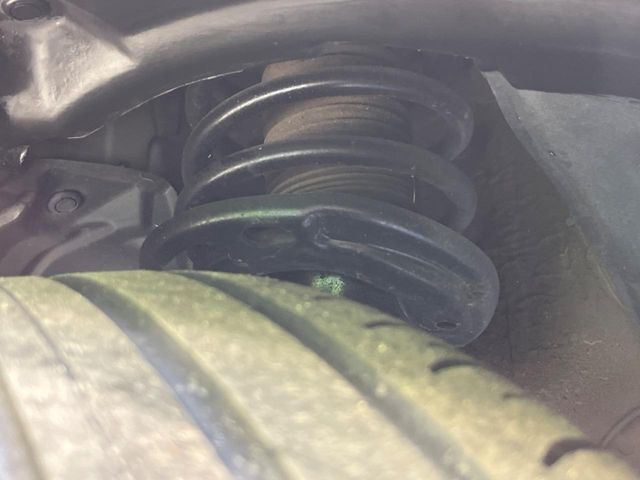 お車を安心してお乗りいただく為には、足回りの定期点検が欠かせません。サービスサポート（有償保証）では無料点検もご提供しており、安心のカーライフをお過ごしいただけるサポート体制が整っています。