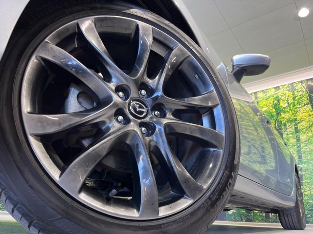 【純正19インチアルミホイール】外観にマッチした純正アルミホイールを装着しております。各種社外アルミホイールや、スタッドレスタイヤも取扱いしております。是非ご相談ください♪