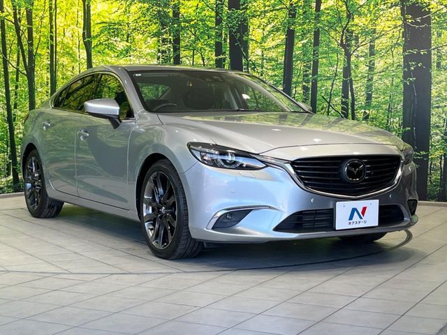 高透明度のガラス皮膜で撥水はもちろん、上質なツヤ・光沢を実現。紫外線や酸性雨から大切な愛車を保護し、色あせ・劣化を防止。「弾スプラッシュコート」、「弾プリミッサコート」からお選びいただけます。