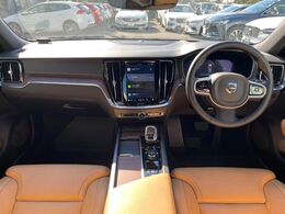 Googleナビ搭載のV60！最新モデルでさらにオプション装備も盛りだくさん！こんな贅沢な車はない！安全装備や快適装備も標準層となっております！スタッフお勧めの一台です！