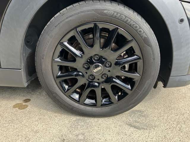 16インチ、純正アルミホイール