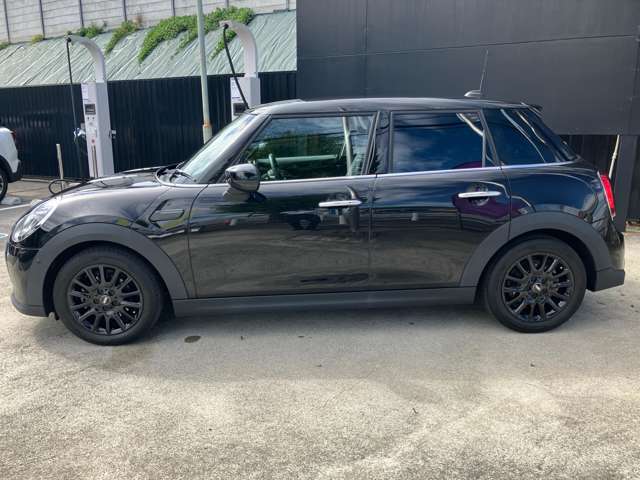 MINI正規ディーラー取り扱い　MINI認定中古車　MINI　NEXT甲府　お車の詳細や展示状況は055-236-3252もしくはフリーダイヤル0078-6002-322544までお気軽にお問合せ下さい。http://www.kofu.mini.jp/dealer/kofu/