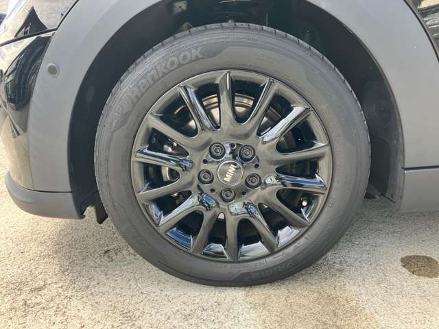 16インチ、純正アルミホイール