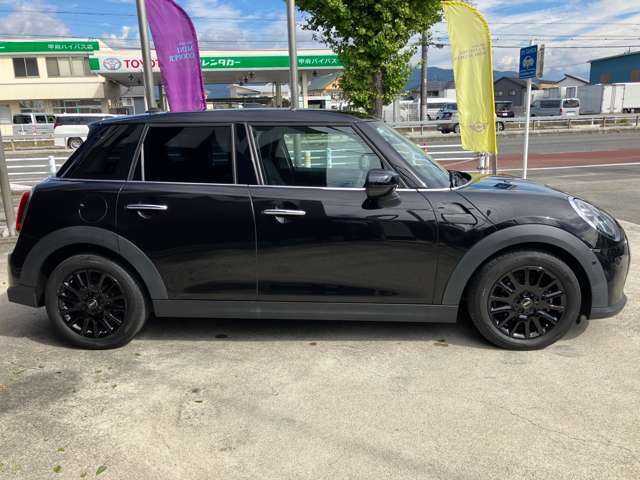 MINI正規ディーラー取り扱い　MINI認定中古車　MINI　NEXT甲府　お車の詳細や展示状況は055-236-3252もしくはフリーダイヤル0078-6002-322544までお気軽にお問合せ下さい。http://www.kofu.mini.jp/dealer/kofu/