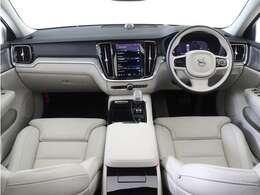 Google搭載/ETC2.0/360度カメラのフルセット搭載。9インチ・タッチスクリーン式センターディスプレイと、モード選択式の12.3インチデジタル液晶ドライバー・ディスプレイを装備。