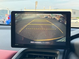 後退時に車両の後ろ側をモニター画面に表示します。車庫入れが苦手な人もこれで安心♪
