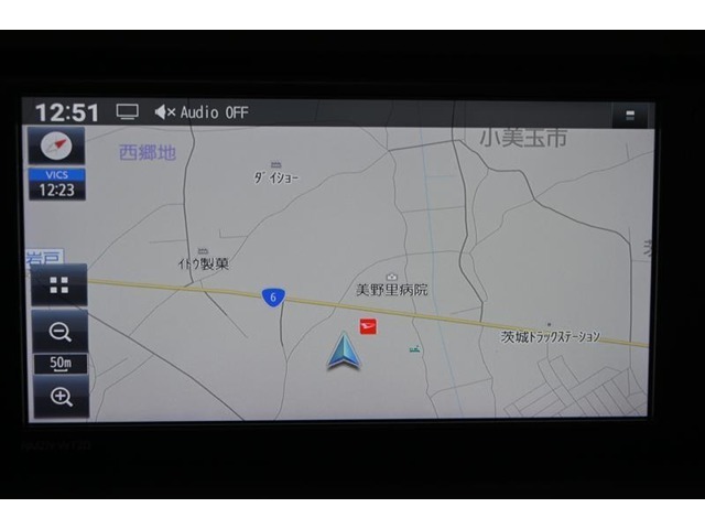 純正　　ナビゲーションです。（NMZN-W72D）　初めて行く場所も道に迷うことなく安心です。