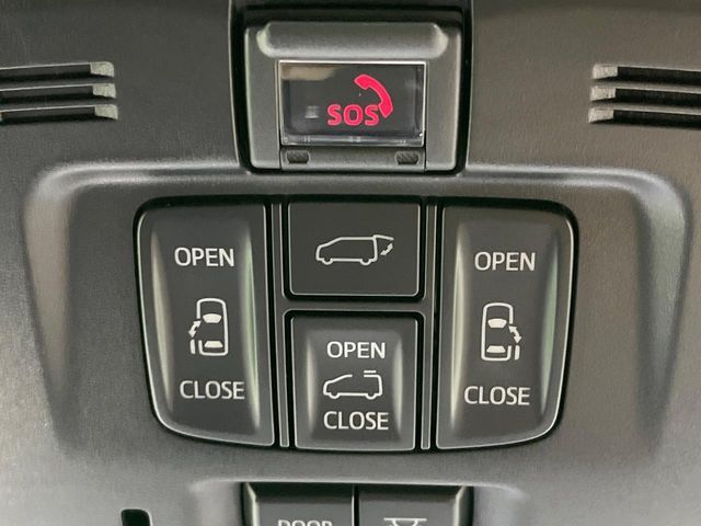 【両側パワースライドドア】スマートキーや運転席のスイッチで後席両側スライドドアの開閉が可能♪電動だから力を入れてドアを開ける必要が無く、小さなお子様でも簡単に開け閉めでき快適です♪