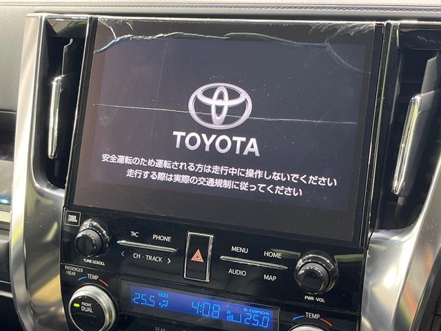 【メーカー純正ナビ】インテリアに溶け込むスタイリッシュな「専用設計」メーカーナビを装備♪視認性や操作性など基本性能にも優れ、より上質なカーライフをお楽しみいただけます。