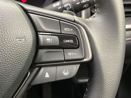 【アダプティブクルーズコントロール】高速道路での長距離走行が楽に！！自動で速度を保つクルーズコントロールが、衝突軽減システムと連携し、前方の車両を感知して車間を保つように速度調節してくれます！！