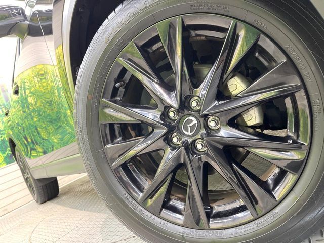 【グレード専用純正19インチアルミホイール】デザイン性の高い純正アルミホイールを装着しております。各種社外アルミホイールや、スタッドレスタイヤも取扱いしております。是非ご相談ください♪