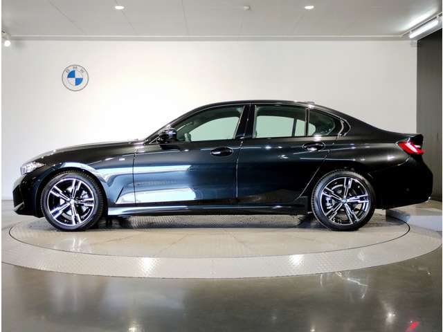 【BMWのxDrive】xDriveはいかなる状況下でも安定した走りを実現しています。 これによりストレスなく運転できることはもちろんのこと、安全性能も向上しています。