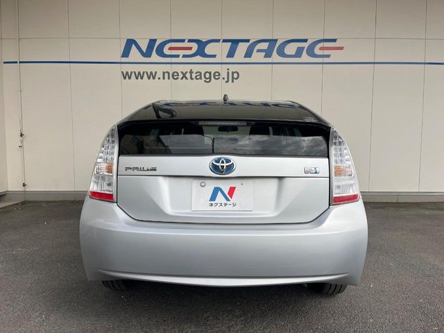 安心の最長10年・走行無制限保証（有償）をご用意。保証内容も充実はもちろん、無料点検＆オイル交換や、年中無休の全国・24時間ロードサービスも付帯されておりますのでご安心下さい。