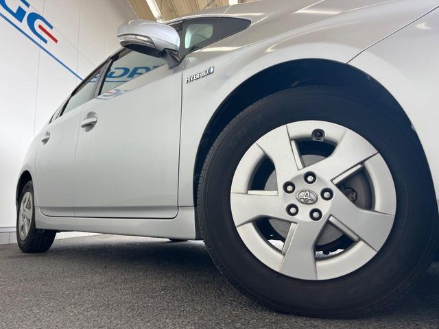 【純正アルミホイール】外観にマッチした純正アルミホイールを装着しております。各種社外アルミホイールや、スタッドレスタイヤも取扱いしております。是非ご相談ください♪