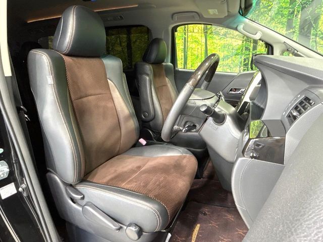 運転席シート廻りは使用感も少なく、良好な状態となっています。丁寧に使われていたことがよくわかりますね。