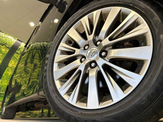 【純正18インチアルミホイール】外観にマッチした純正アルミホイールを装着しております。各種社外アルミホイールや、スタッドレスタイヤも取扱いしております。是非ご相談ください♪