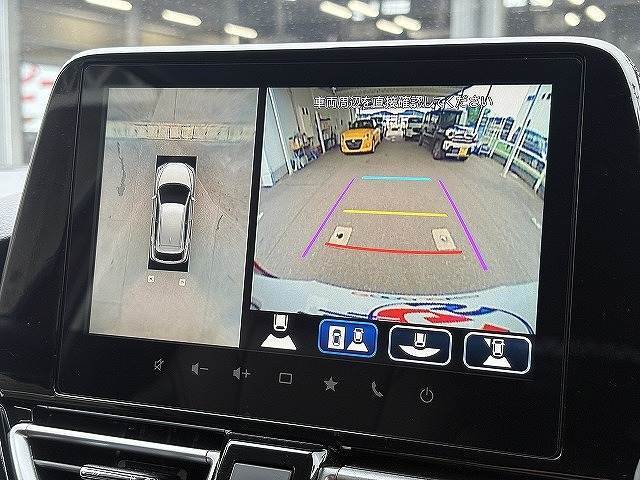 【パノラミックビューモニター】を装備しております。全周囲カメラで危険察知。狭い駐車場でも安心して駐車できますね。