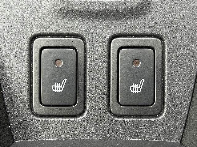 あったら便利機能の【シートヒーター】を前席左右にそれぞれ装備してます。冬場はエアコンの温度設定を低めにでき、身体の芯からポカポカになります。