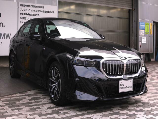 BMWの座席シートは人間工学に基づいた設計がされており、長時間乗っていても疲れにくいです。