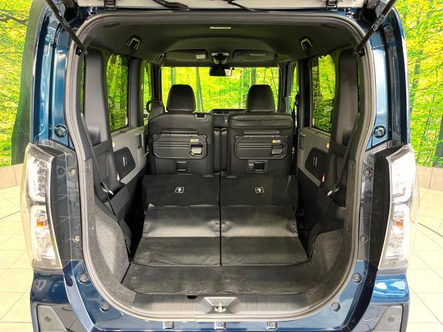 普段のお買い物や通勤、送迎等に十分な荷室スペースを確保しております。セカンドシートを倒すと、大きな荷物の積載も可能です♪